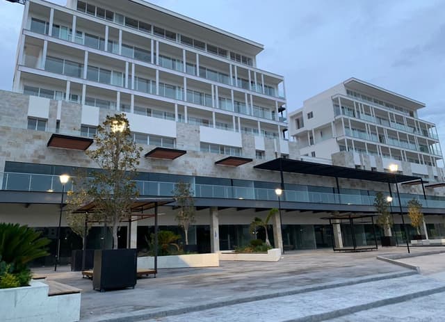 LOCAL COMERCIAL EN VENTA EN LA RESERVA EL CAMPANARIO QUERETARO CLV210105-AE