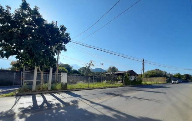 Renta Terreno Comercial de 600m2 en Antiguo Camino a Villa de Santiago. El Uro, Monterrey Nuevo León 