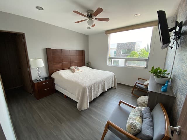 CASA EN VENTA CAÑADAS DEL LAGO QUERETARO RCV231031-GM