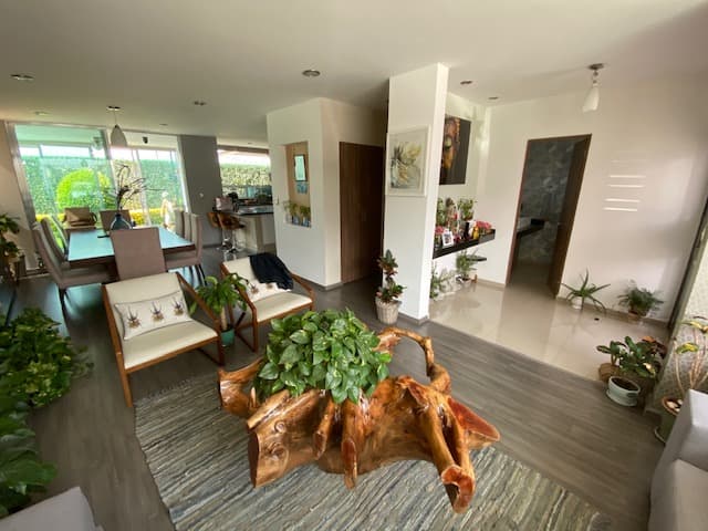 CASA EN VENTA CAÑADAS DEL LAGO QUERETARO RCV231031-GM