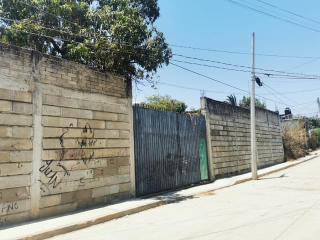 TERRENO COMERCIAL CERCA DE LA CENTRA DE ABASTOS, IDEAL PARA BODEGA, HOTEL, COLEGIO, EXCELENTE TAMAÑO