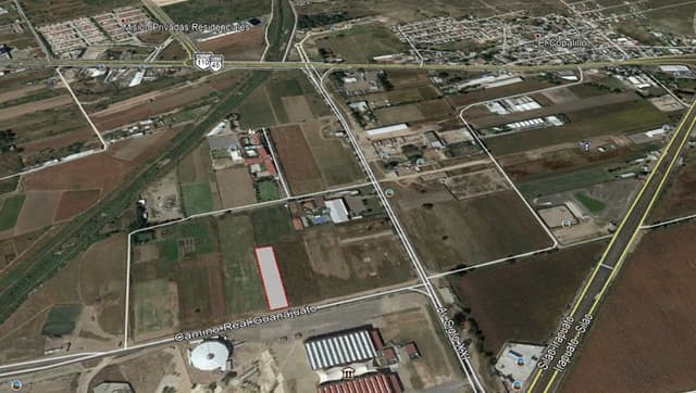 Terreno comercial en venta frente al INFORUM Irapuato. 