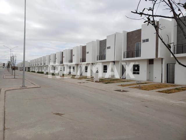 CASA EN VENTA EN PASEO AUREA