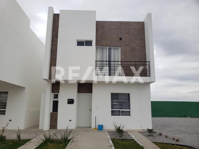 CASA EN VENTA EN PASEO AUREA