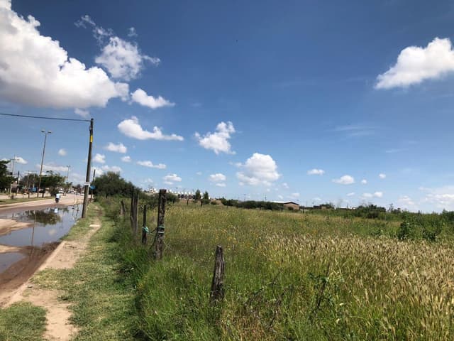 Venta de terreno comercial en avenida