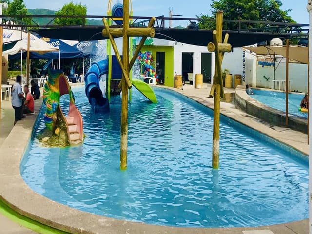 VENTA DE ALBERCA PÚBLICA Y ESPACIO PARA EVENTOS   