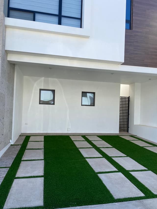 HERMOSA CASA EN RENTA EN CUMBRES PROVENZA,AMUEBLADA PARA ESTRENAR