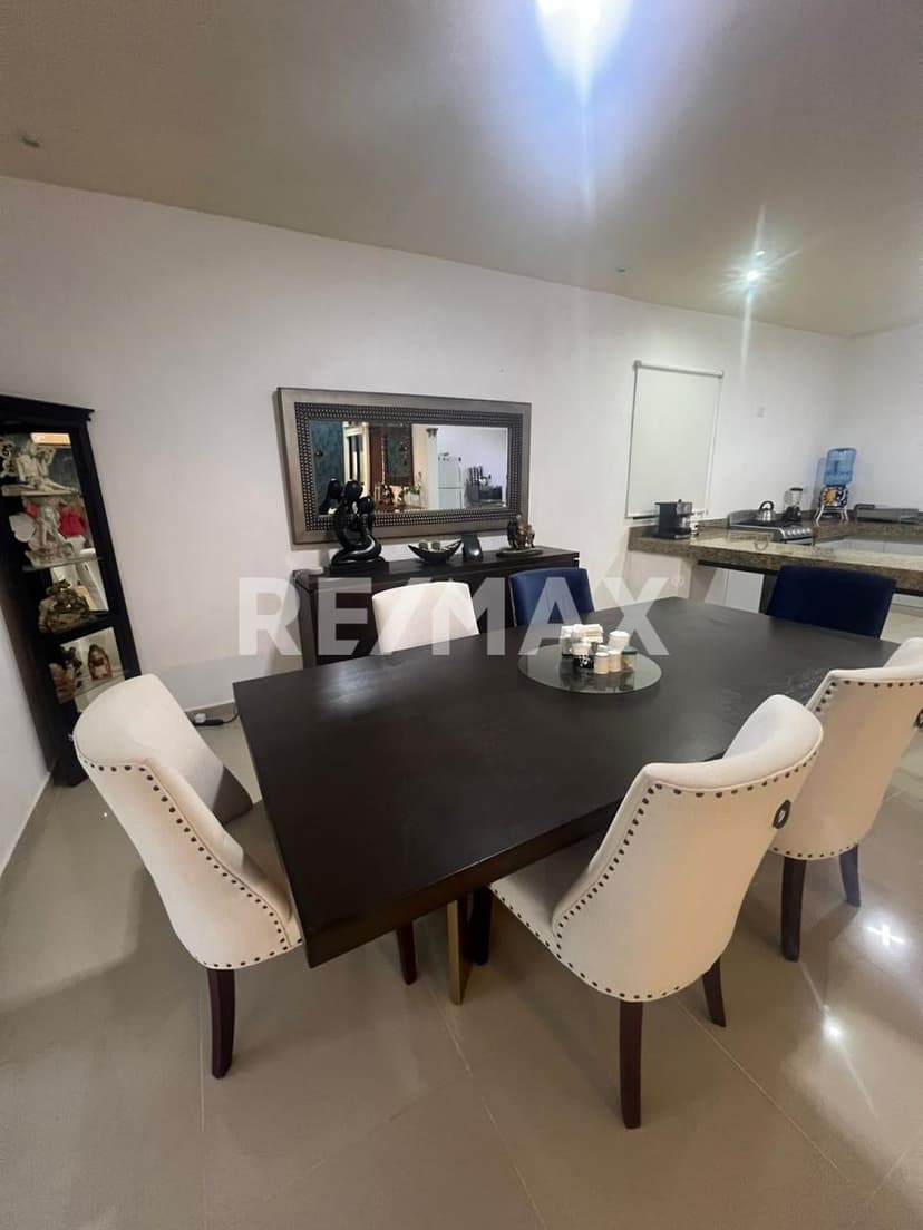 Casa en venta en privada Santa Cruz, Conkal con paneles solares