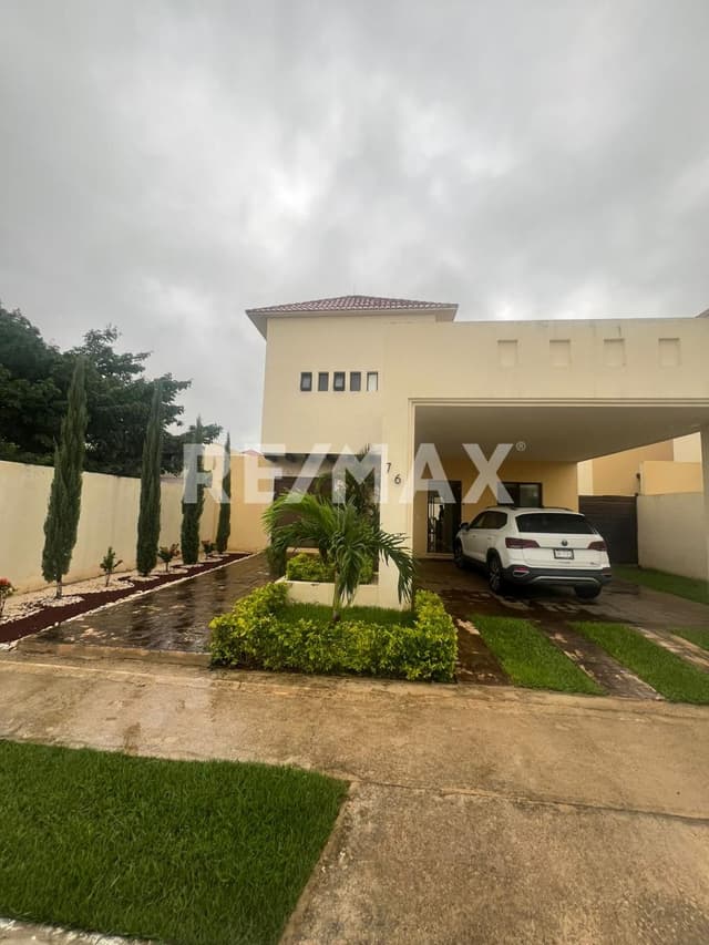 Casa en venta en privada Santa Cruz, Conkal con paneles solares