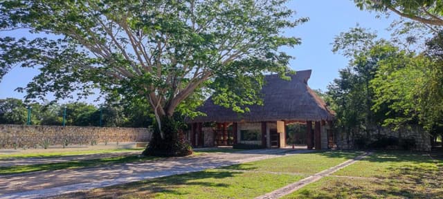 Terreno en venta zona Country en privada Puerta del Mayab Mérida Yucatán