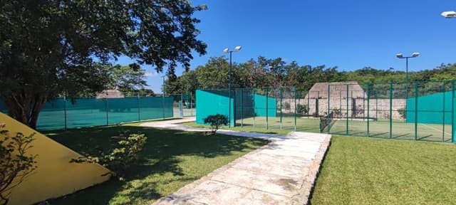 Terreno en venta zona Country en privada Puerta del Mayab Mérida Yucatán