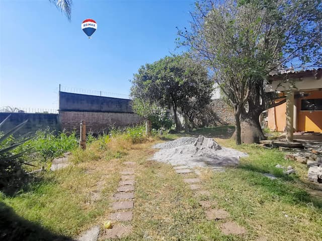 Venta de propiedad sobre Av. Teopanzolco, Cuernavaca, ideal para negocio..Clave 3767
