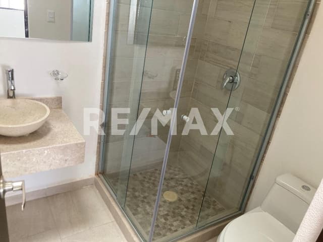 Casa en Venta al Sur en Residencial Lucerna, Privada Marsella