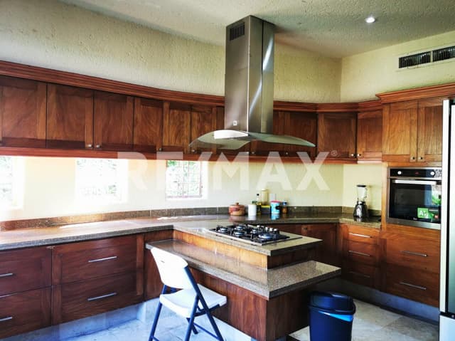 CASA EN LA CIMA JUNTO A LAS BRISAS EN ACAPULCO NIVEL RESIDENCIAL CON HERMOSA VISTA A LA BAHIA