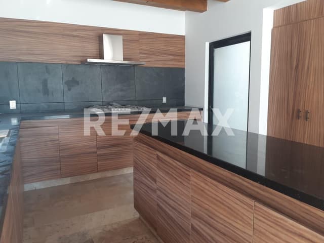 CASA NUEVA  EN RENTA EN LOMAS DEL CAMPANARIO NORTE 