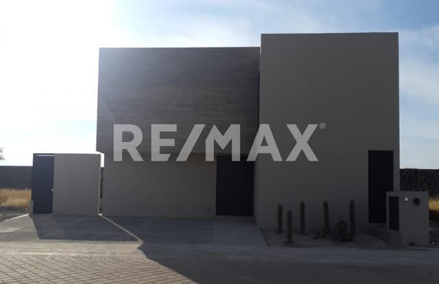 CASA NUEVA  EN RENTA EN LOMAS DEL CAMPANARIO NORTE 