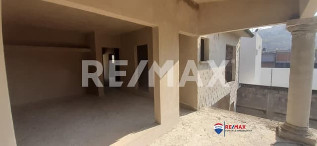 Venta de casa en obra gris, Fracc. Las Fincas, Jiutepec...Clave 3898