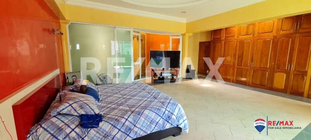 Venta de casa con 3 departamentos en Cuernavaca, Mor...Clave 3934