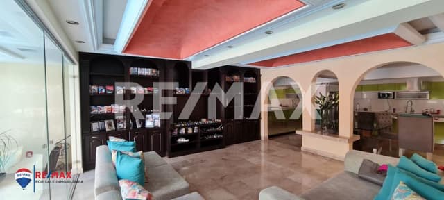 Venta de casa con 3 departamentos en Cuernavaca, Mor...Clave 3934