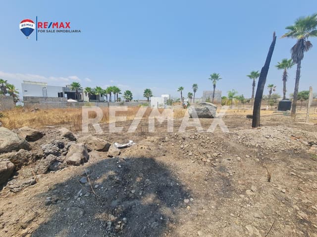 Terreno en el Fracc. Emporio, Tequesquitengo, Morelos...Clave 3935