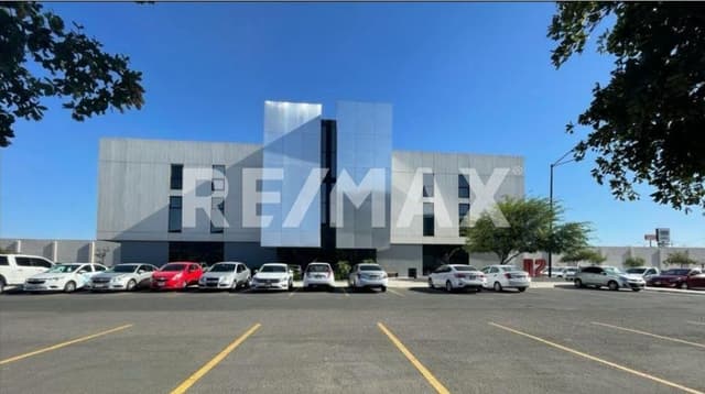 Oficinas en renta en segundo nivel de centro de negocios en colonia El Llano, Hermosillo, Sonora.