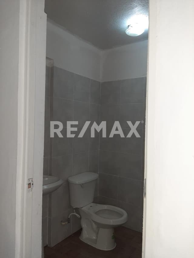 LOCAL REMODELADO EN EL CORAZON DE LA ZONA COMERCIAL DE VHSA