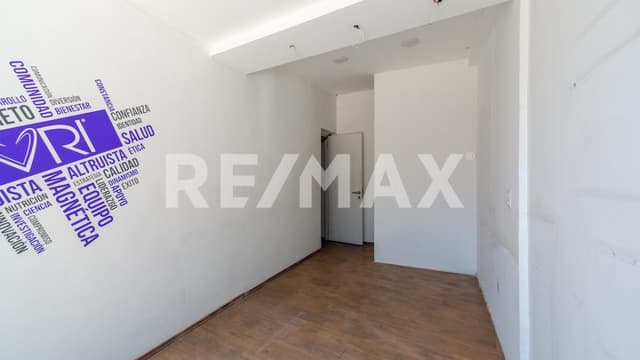 Renta local comercial en Avenida Paseo de las Palmas