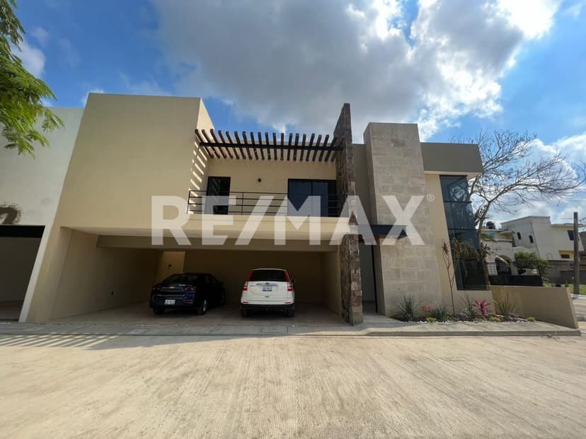Casa en Venta con 2 Niveles 