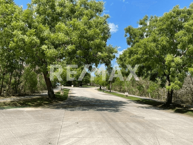 Terreno en venta en privada Tumin dentro del Yucatan Country Club