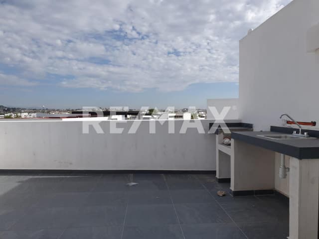 CASA EN VENTA EN LOMAS DE ANGELOPOLIS