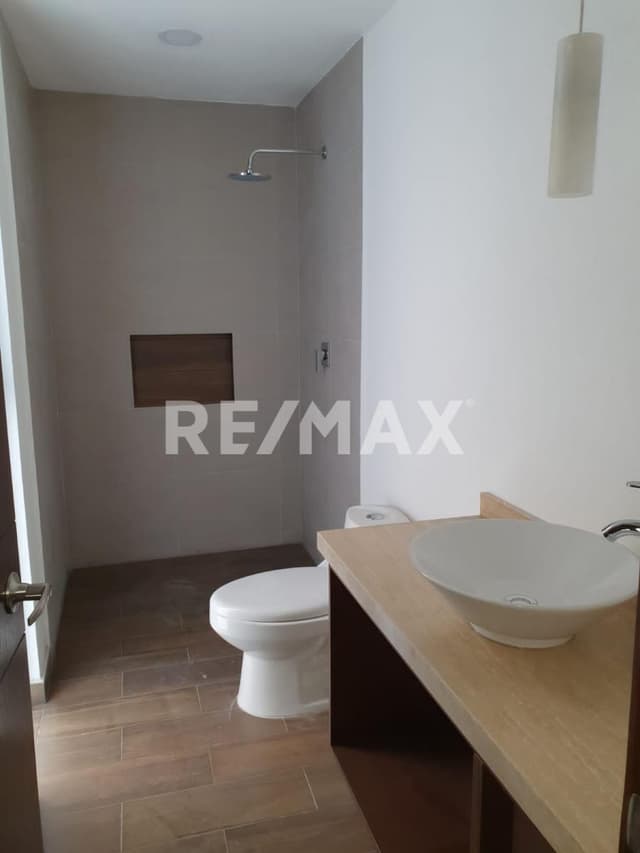 CASA EN VENTA EN LOMAS DE ANGELOPOLIS