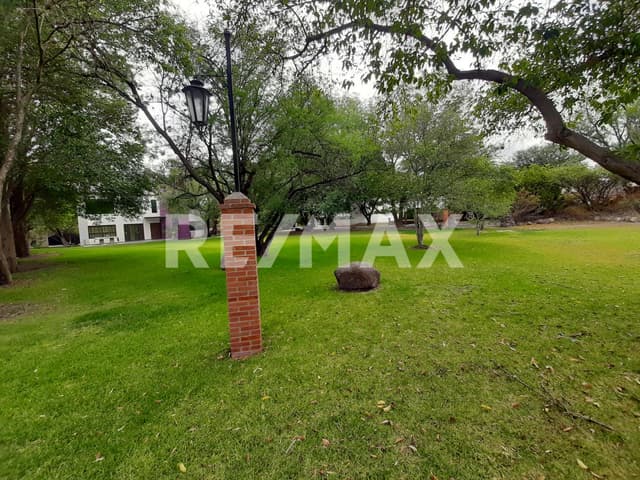 CASA EN VENTA EN LOS GIRASOLES TEQUISQUIAPAN 