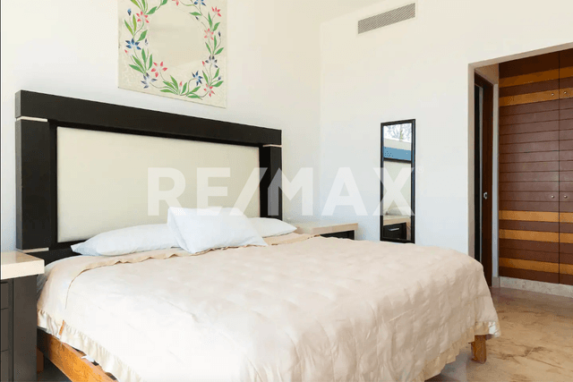 Casa del Mar Penthouse de 2 Recamaras con Vista Parcial al Mar