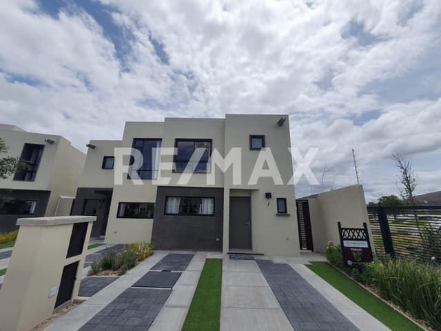 CASA EN VENTA EN ZÁKIA