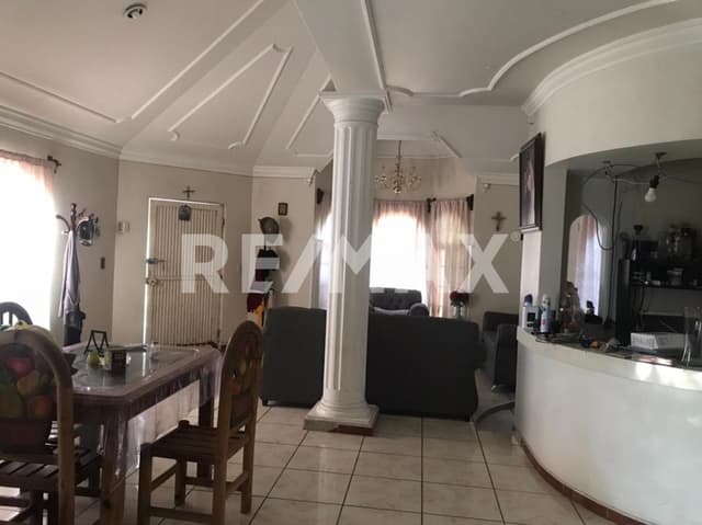 CASA EN VENTA CELAYA SOBRE PARQUE LINEAL