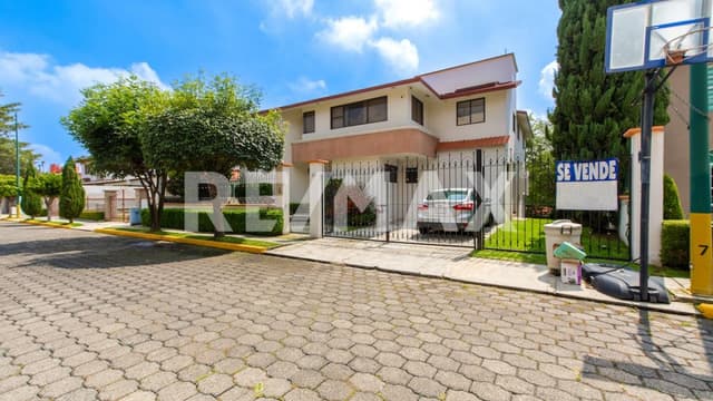 Venta casa en condominio cerrado en Loma de Valle Escondido, Zona Esmeralda