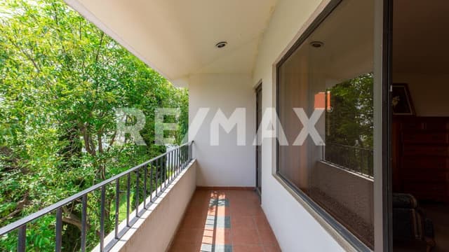 Venta casa en condominio cerrado en Loma de Valle Escondido, Zona Esmeralda