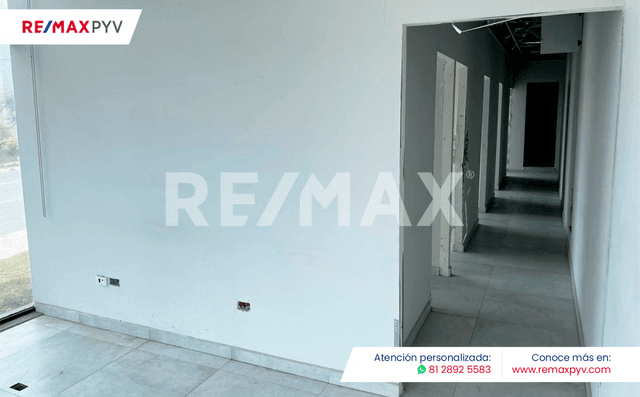 Local en Venta en Plaza Malibu, Cumbres del Sol.- 7668