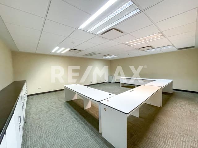 Oficina en renta en Centro de negocios Las Palmas, Hermosillo, Sonora.