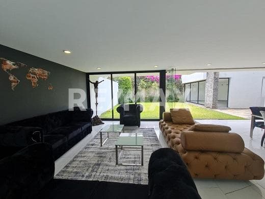 SE VENDE CASA REMODELADA