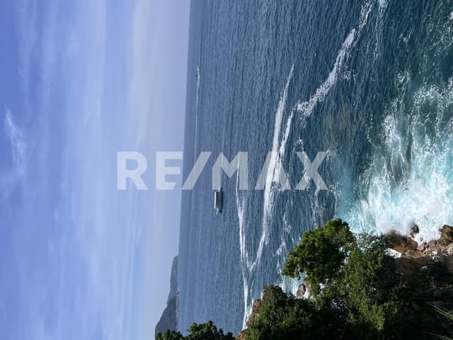 CASA A  LOS RISCOS CON FRENTE AL MAR Y UNA VISTA ESPECTACULAR EN ACAPULCO LA ZONA DORADA DE CALETA