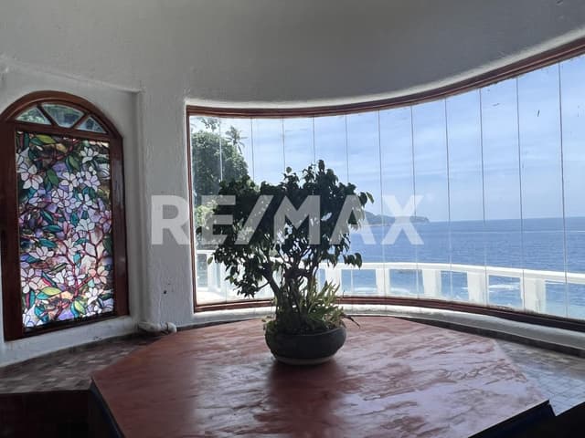 CASA A  LOS RISCOS CON FRENTE AL MAR Y UNA VISTA ESPECTACULAR EN ACAPULCO LA ZONA DORADA DE CALETA
