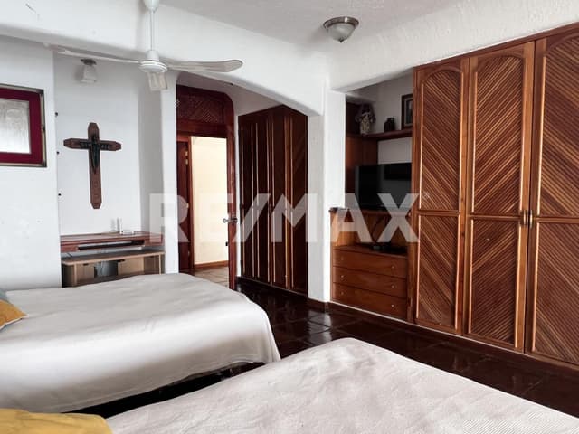 CASA A  LOS RISCOS CON FRENTE AL MAR Y UNA VISTA ESPECTACULAR EN ACAPULCO LA ZONA DORADA DE CALETA