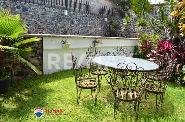 Venta de casa sola en Burgos, Temixco, Morelos...Clave 4096