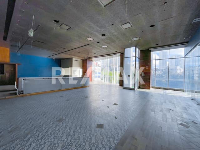 Renta Local Comercial en Prolongación paseo de la Reforma, Santa Fe, CDMX