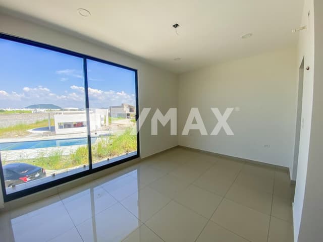 MODERNA CASA NUEVA EN COTO CON ALBERCA         