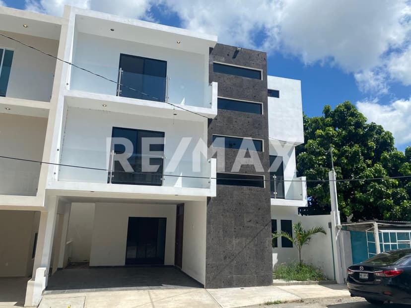 PADRISIMA CASA NUEVA EN VENTA