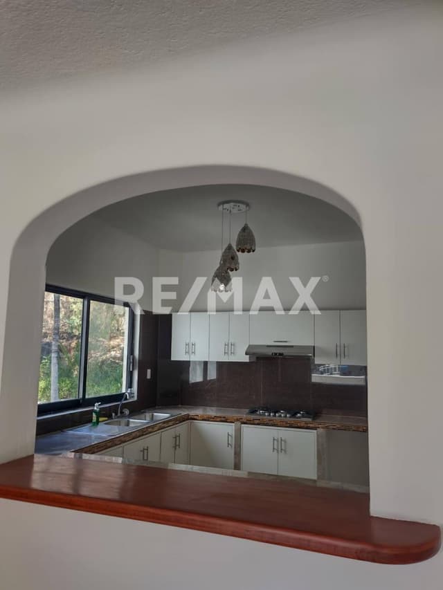 VENTA DE CASA EN CONDESA MUY CERCA DE COSTERA