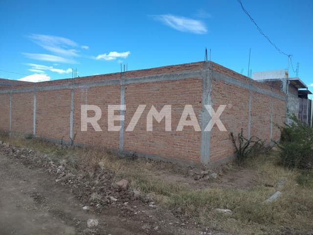 Terreno en venta completamente bardeado 