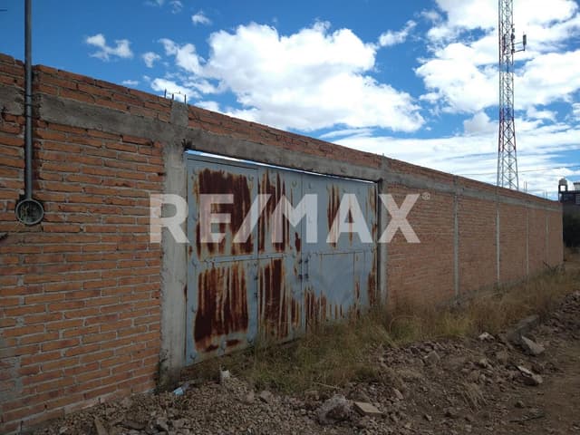 Terreno en venta completamente bardeado 